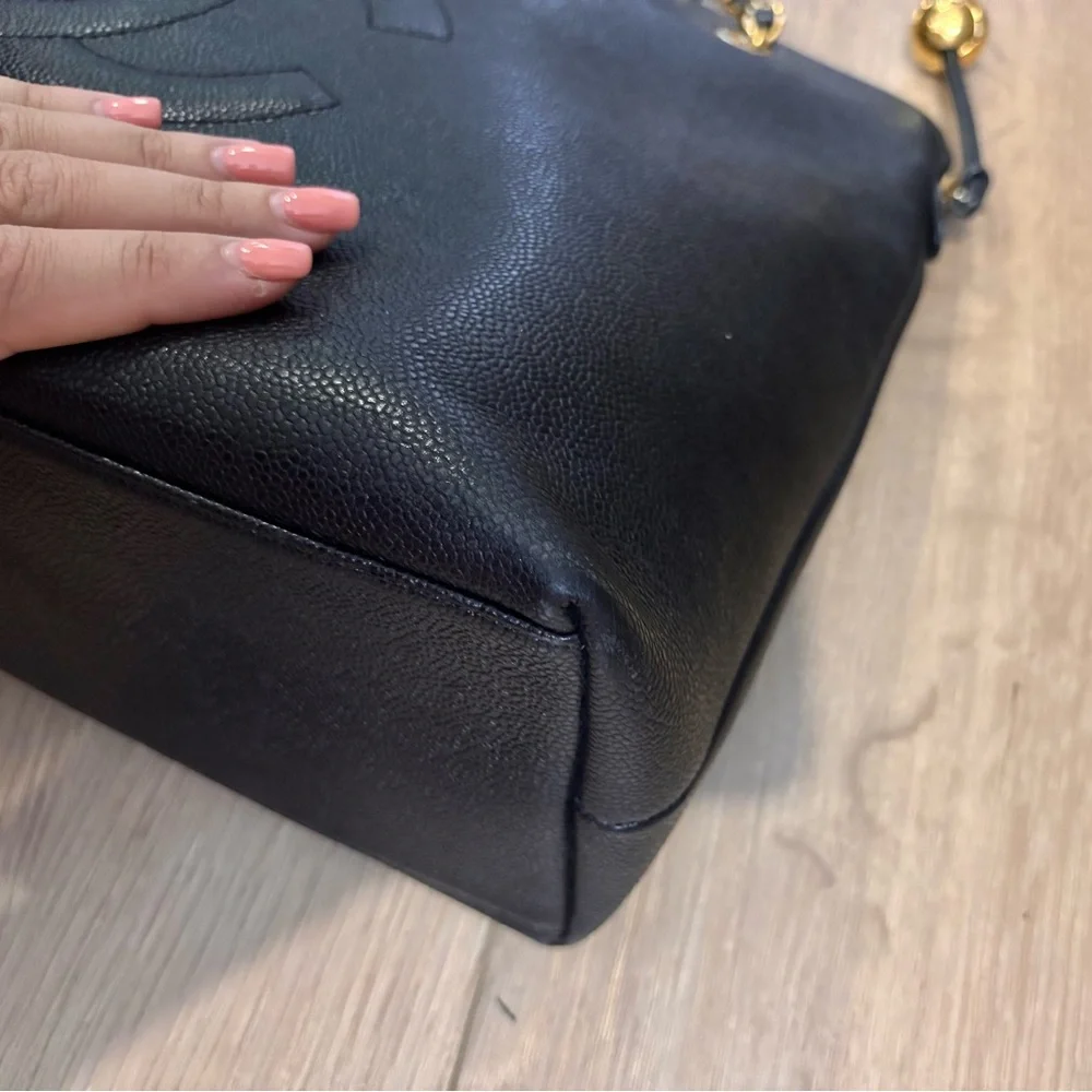 Authentic CHANEL jumbo black caviar leather supermodel large shipping tote
